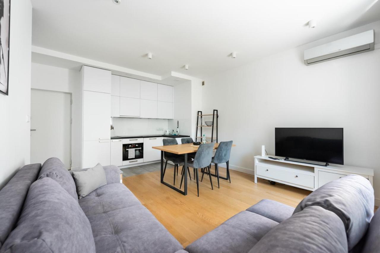 Metro Raclawicka Comfort Apartment Warsaw